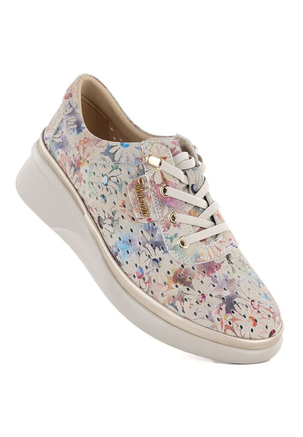 Skórzane półbuty damskie ażurowe na koturnie beżowe Vinceza 79603. Kolor: beżowy. Materiał: skóra. Szerokość cholewki: normalna. Wzór: ażurowy. Obcas: na koturnie