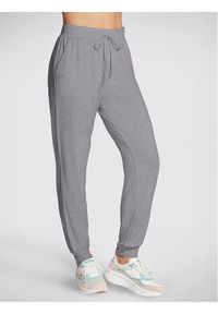 skechers - Skechers Spodnie dresowe Godri Swift Jogger WPT254 Szary Regular Fit. Kolor: szary. Materiał: syntetyk