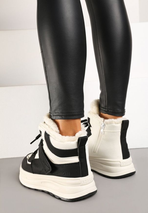 Born2be - Beżowo-Czarne Sneakersy Ocieplane na Płaskiej Podeszwie z Wysoką Cholewką Rialithra. Okazja: na co dzień, na spacer. Nosek buta: okrągły. Zapięcie: zamek, rzepy. Kolor: beżowy. Szerokość cholewki: normalna. Wzór: aplikacja. Wysokość cholewki: przed kolano. Materiał: jeans, futro. Sezon: zima. Obcas: na płaskiej podeszwie. Wysokość obcasa: niski. Sport: turystyka piesza