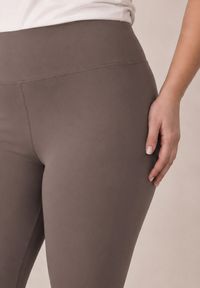 Born2be - Szare Gładkie Legginsy z Wysokim Stanem i Panelem Podkreślającym Talię Noseno. Okazja: na co dzień. Stan: podwyższony. Kolekcja: plus size. Kolor: szary. Długość: krótkie. Wzór: gładki. Styl: casual, sportowy #6