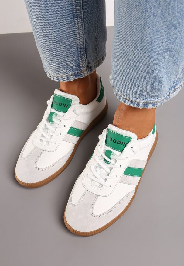 Born2be - Biało-Zielone Płaskie Skórzane Sneakersy Ozdobione Paskami Navilen. Okazja: na co dzień. Zapięcie: pasek. Kolor: biały. Materiał: skóra. Wzór: aplikacja. Obcas: na obcasie. Wysokość obcasa: niski
