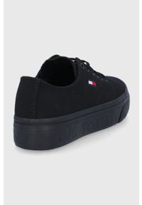 Tommy Jeans tenisówki damskie kolor czarny. Nosek buta: okrągły. Zapięcie: sznurówki. Kolor: czarny. Materiał: materiał. Obcas: na platformie