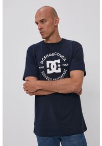 DC t-shirt bawełniany kolor granatowy z nadrukiem. Okazja: na co dzień. Kolor: niebieski. Materiał: bawełna. Wzór: nadruk. Styl: casual #1