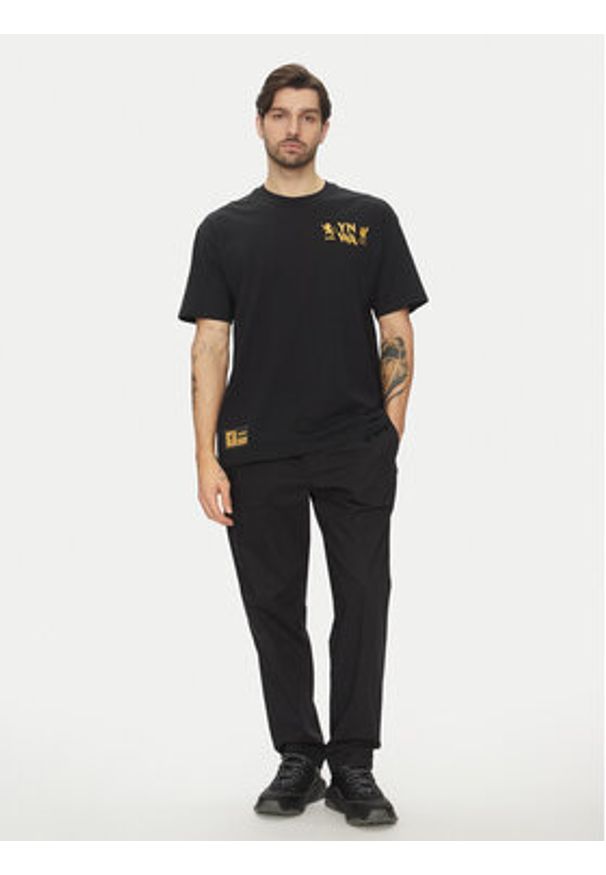 Nike T-Shirt FQ4906 Czarny Regular Fit. Kolor: czarny. Materiał: bawełna