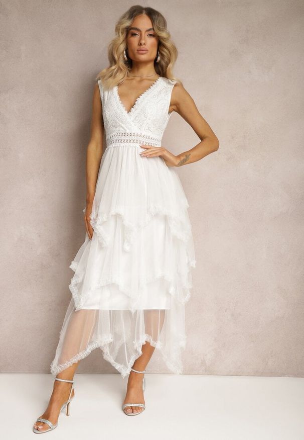 Renee - Biała Asymetryczna Sukienka Kopertowa z Wiązaniem na Plecach Driolla. Okazja: na co dzień, na imprezę. Typ kołnierza: dekolt w kształcie V. Kolor: biały. Typ sukienki: asymetryczne, kopertowe. Styl: casual, elegancki