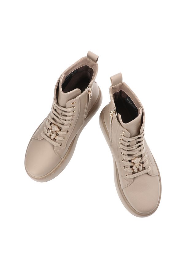 Beżowe Botki Vinceza Ocieplane Obuwie Damskie. Okazja: na co dzień. Kolor: beżowy. Materiał: skóra, jeans. Obcas: na obcasie. Styl: klasyczny, casual, elegancki. Wysokość obcasa: średni