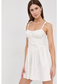 For Love & Lemons sukienka kolor biały mini rozkloszowana. Typ kołnierza: dekolt gorset. Kolor: biały. Materiał: tkanina. Długość rękawa: na ramiączkach. Wzór: gładki. Typ sukienki: gorsetowe, rozkloszowane. Długość: mini #3
