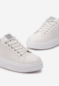 Born2be - Biało-Srebrne Sneakersy z Drobnymi Cyrkoniami na Języku i Zapiętku Amaviana. Kolor: biały. Wzór: aplikacja #3