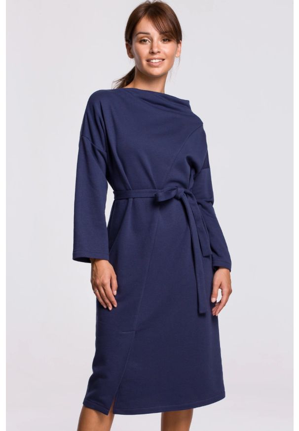 Sukienki.shop - Bawełniana ciepła sukienka dzianinowa z paskiem niebieska. Kolor: niebieski. Materiał: dzianina, bawełna. Sezon: zima, jesień