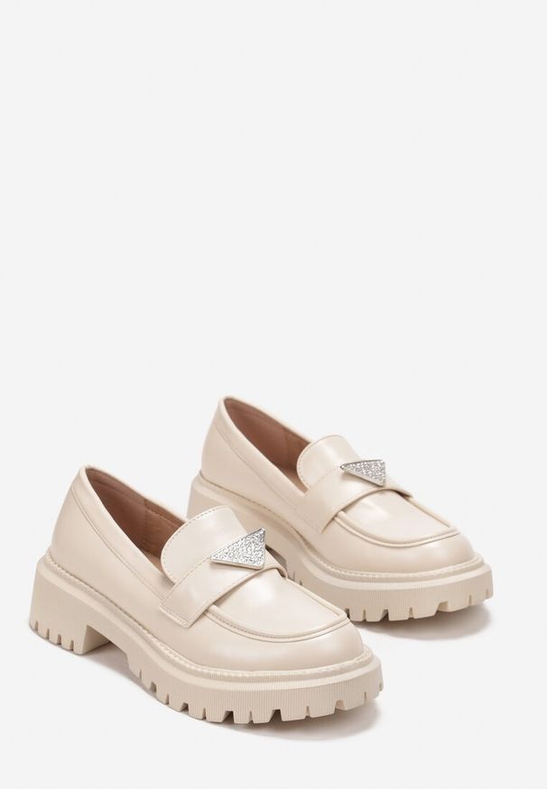 Born2be - Beżowe Mokasyny z Trójkątną Aplikacją z Cyrkoniami Silovam. Okazja: na co dzień. Nosek buta: okrągły. Kolor: beżowy. Materiał: jeans. Wzór: aplikacja. Obcas: na platformie, na obcasie. Styl: casual, klasyczny. Wysokość obcasa: niski