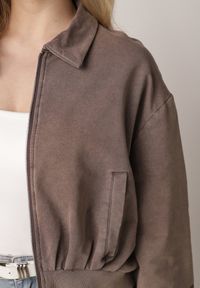 Born2be - Beżowa Bawełniana Bluza Bomberka o Kroju Oversize z Kołnierzem Viminala. Okazja: na co dzień. Kolor: beżowy. Materiał: bawełna. Styl: casual #3