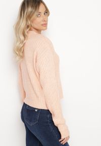 Born2be - Jasnoróżowy Sweter o Pudełkowym Kroju z Prążkowanym Tłoczeniem Omelis. Okazja: na co dzień. Kolor: różowy. Materiał: prążkowany. Długość rękawa: długi rękaw. Długość: długie. Styl: elegancki, casual #3