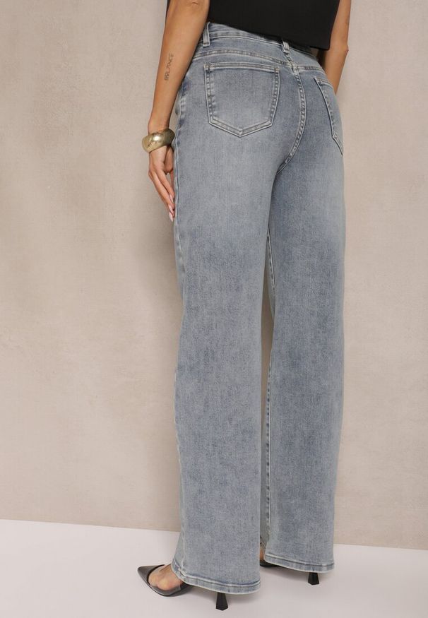 Renee - Jasnoniebieskie Szerokie Jeansy High Waist z Wiskozą Uliriel. Okazja: na co dzień. Stan: podwyższony. Kolor: niebieski. Styl: casual, elegancki