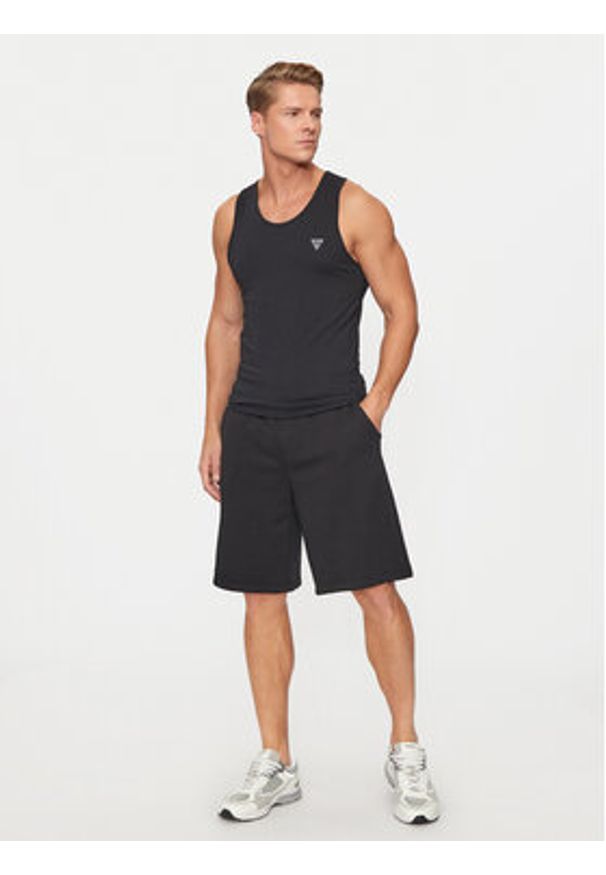 Guess Tank top U97M02 KCD31 Czarny Regular Fit. Kolor: czarny. Materiał: bawełna