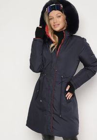 Born2be - Granatowa Dwustronna Kurtka za Kolano z Kapturem z Futerkiem Zephyro. Typ kołnierza: kaptur. Kolor: niebieski. Materiał: futro. Długość: długie. Wzór: gładki, aplikacja #5