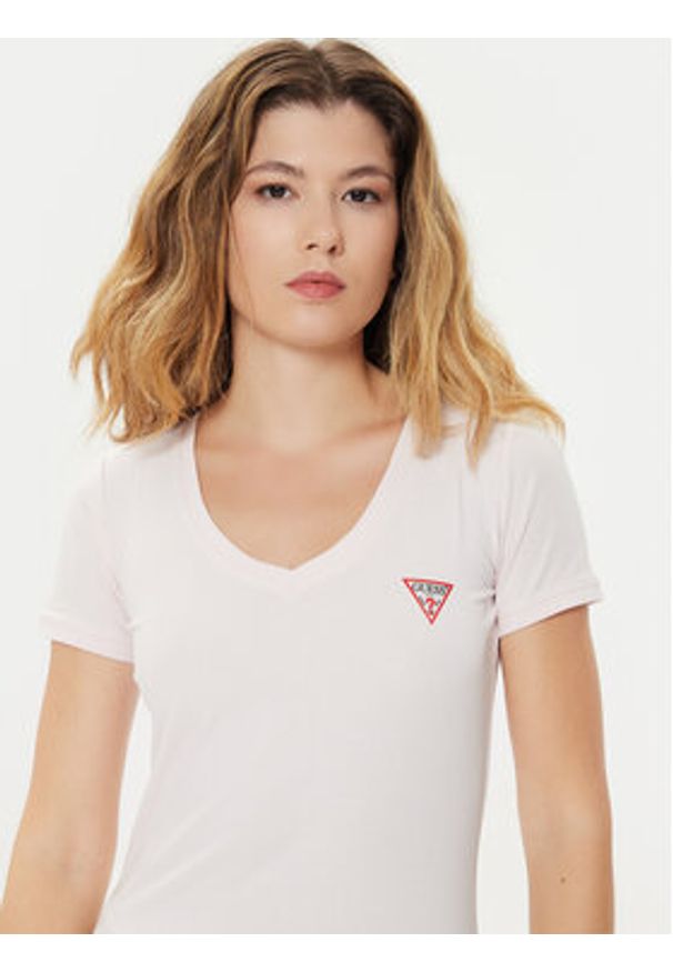 Guess T-Shirt W2YI45 J1314 Różowy Slim Fit. Kolor: różowy. Materiał: bawełna