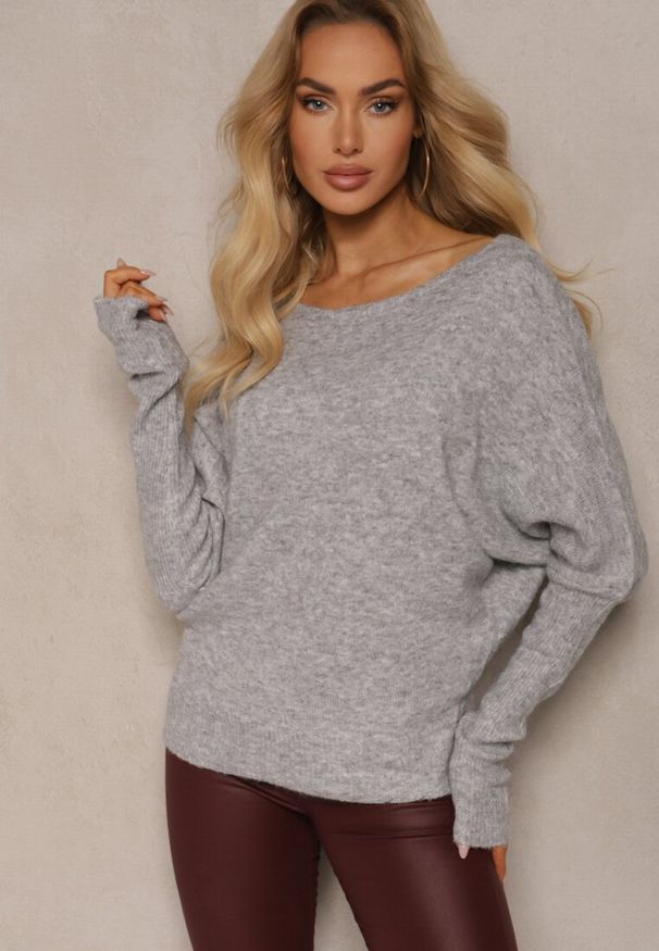 Renee - Szary Sweter z Lnem Oversize z Dekoltem w Łódkę Sassista. Okazja: na spotkanie biznesowe, na co dzień. Typ kołnierza: dekolt w łódkę. Kolor: szary. Materiał: len. Styl: klasyczny, casual, biznesowy