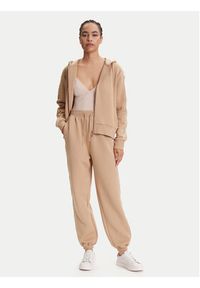 Guess Spodnie dresowe V5YB02 KB3P2 Beżowy Regular Fit. Kolor: beżowy. Materiał: syntetyk