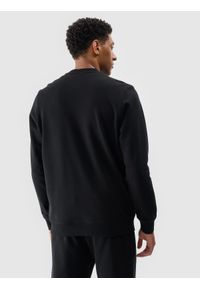 4f - 4F Bluza dresowa nierozpinana bez kaptura męska - czarna S. Okazja: na co dzień. Typ kołnierza: bez kaptura. Kolor: czarny. Materiał: dresówka. Wzór: gładki, ze splotem. Styl: casual, klasyczny, sportowy #2