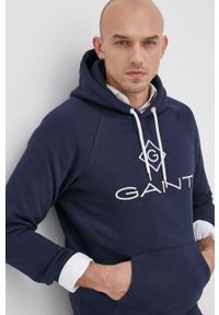 GANT - Gant Bluza męska kolor granatowy z kapturem z aplikacją. Okazja: na co dzień. Typ kołnierza: kaptur. Kolor: niebieski. Materiał: dzianina. Długość rękawa: raglanowy rękaw. Wzór: aplikacja. Styl: casual