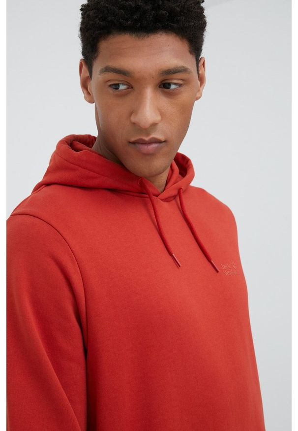 Jack Wolfskin bluza bawełniana męska kolor pomarańczowy z kapturem gładka. Typ kołnierza: kaptur. Kolor: pomarańczowy. Materiał: bawełna. Wzór: gładki