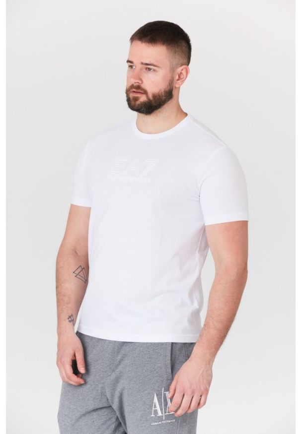 EA7 Emporio Armani - EA7 Biały t-shirt męski z aplikacją z logo. Kolor: biały. Materiał: prążkowany. Wzór: aplikacja