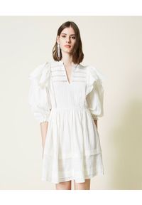 TwinSet - Kremowa krótka sukienka Twinset. Kolor: kremowy. Materiał: bawełna. Długość: mini