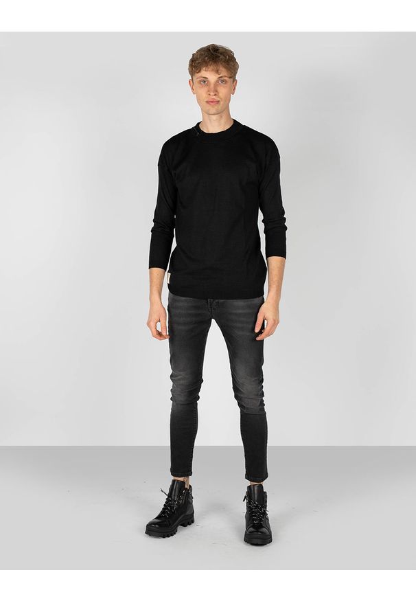 Takeshy Kurosawa Sweter | 83072 | Maglia F12 Taglio Over | Mężczyzna | Czarny. Okazja: na co dzień. Kolor: czarny. Materiał: akryl, wełna. Wzór: aplikacja. Styl: casual