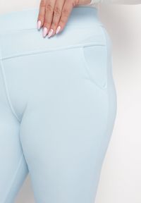 Born2be - Jasnoniebieskie Spodnie z Nogawkami 7/8 i Kieszeniami Selandima. Kolor: niebieski. Styl: elegancki