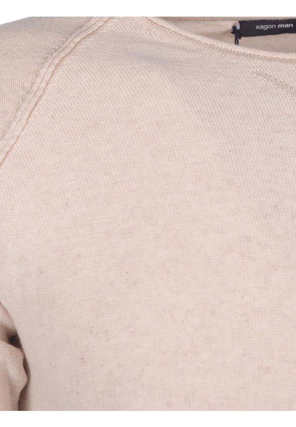 Xagon Man T-shirt | P20081 D12501 | Mężczyzna | Beżowy. Okazja: na co dzień. Kolor: beżowy. Materiał: akryl, len, bawełna. Wzór: aplikacja. Styl: casual