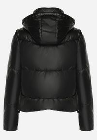 Born2be - Czarna Pikowana Kurtka z Kapturem i Ściągaczem w Talii Atirim. Typ kołnierza: kaptur. Kolor: czarny. Styl: elegancki #6