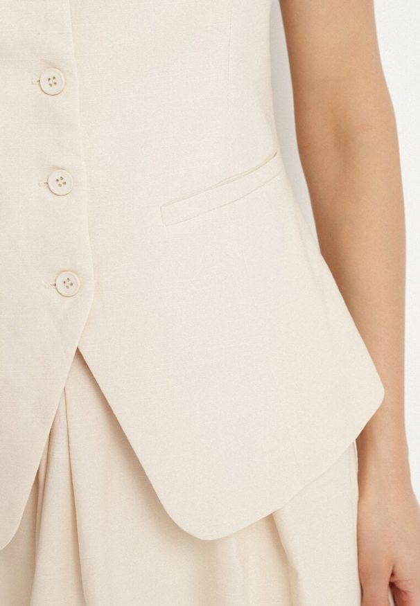 Born2be - Beżowa Rozpinana Kamizelka z Imitacją Kieszeni Haladiela. Okazja: na spotkanie biznesowe, na co dzień. Kolor: beżowy. Materiał: jeans. Styl: elegancki, biznesowy, klasyczny, casual