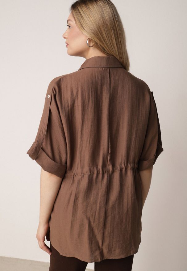 Born2be - Brązowa Nietoperzowa Koszula Safari z Lnem i Wiskozą ze Ściągaczem w Pasie Mezriss. Okazja: na co dzień, do pracy, na spotkanie biznesowe. Kolor: brązowy. Materiał: wiskoza, len. Styl: casual, biznesowy