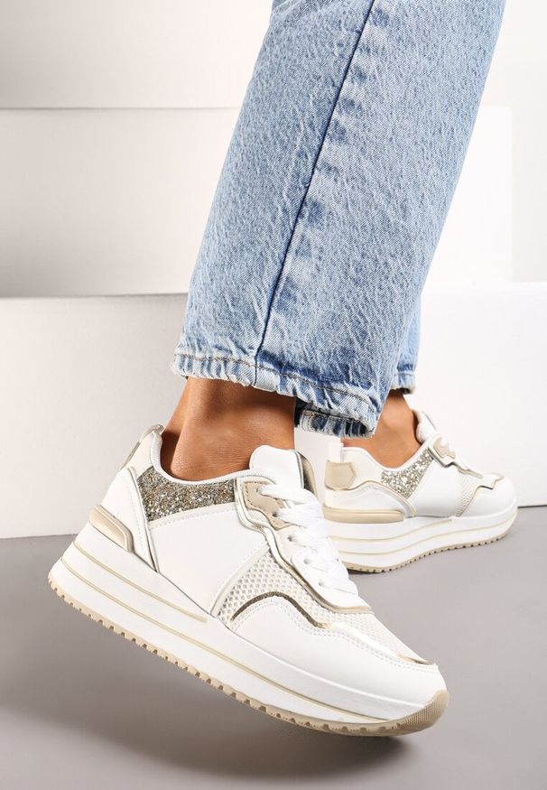 Born2be - Białe Sneakersy na Grubej Podeszwie Ozdobione Brokatem Petasse. Okazja: na co dzień. Kolor: biały. Wzór: aplikacja