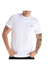 Koszulka Lacoste Overwear T-shirt TH2038-001 - biała. Kolor: biały. Materiał: materiał, bawełna. Długość rękawa: krótki rękaw. Długość: krótkie. Wzór: aplikacja