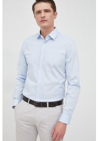Calvin Klein koszula męska slim z kołnierzykiem klasycznym. Typ kołnierza: kołnierzyk klasyczny. Kolor: niebieski. Materiał: tkanina, bawełna. Długość rękawa: długi rękaw. Długość: długie. Wzór: gładki. Styl: klasyczny