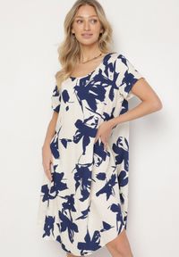 Born2be - Granatowa Wiskozowa Sukienka w Kwiatowy Wzór Emitine. Okazja: na co dzień. Kolor: niebieski. Materiał: wiskoza. Wzór: kwiaty. Typ sukienki: proste. Styl: klasyczny, casual #4