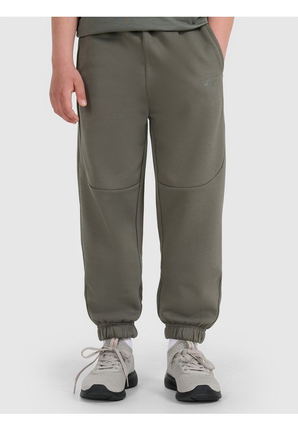 4f - 4F Spodnie dresowe joggery chłopięce - szare 164 (13-14 lat). Okazja: na co dzień. Kolor: szary. Materiał: dresówka. Wzór: gładki, ze splotem. Sezon: lato. Styl: sportowy, casual, młodzieżowy