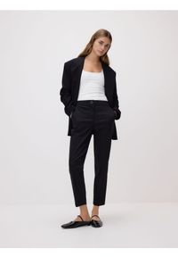 Reserved - Spodnie w kant z bawełną - czarny. Kolor: czarny. Materiał: bawełna