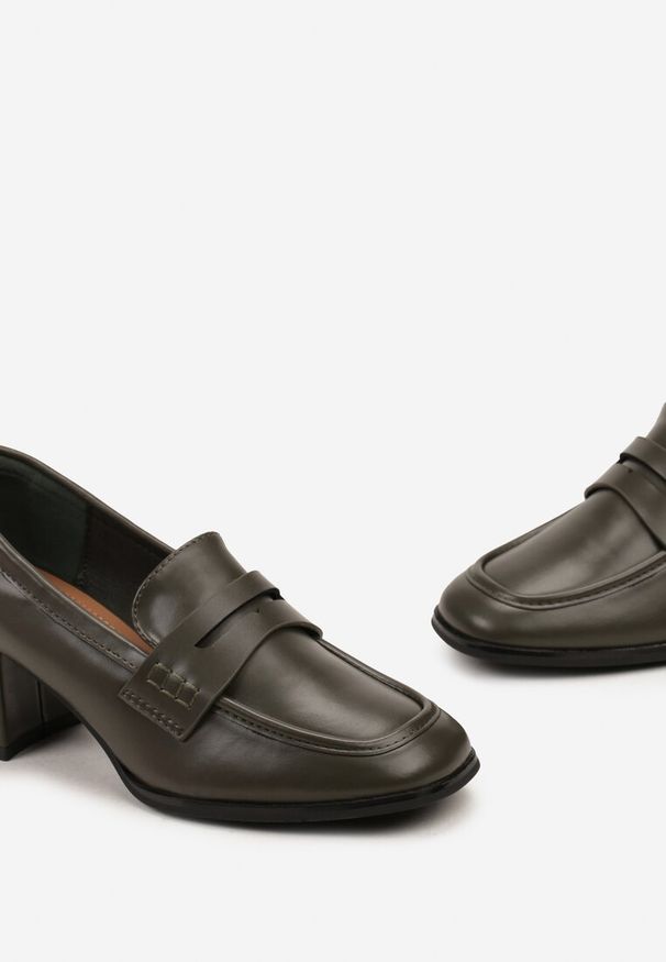 Born2be - Zielone Półbuty na Słupku z Kwadratowym Noskiem i Ozdobnym Paskiem Smotere. Zapięcie: pasek. Kolor: zielony. Obcas: na słupku. Styl: elegancki