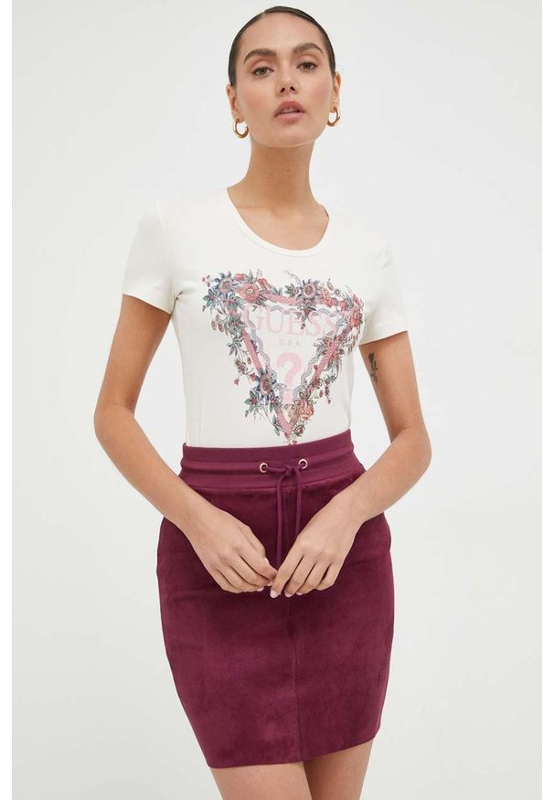 Guess t-shirt damski kolor beżowy. Kolor: beżowy. Materiał: bawełna, dzianina. Styl: klasyczny