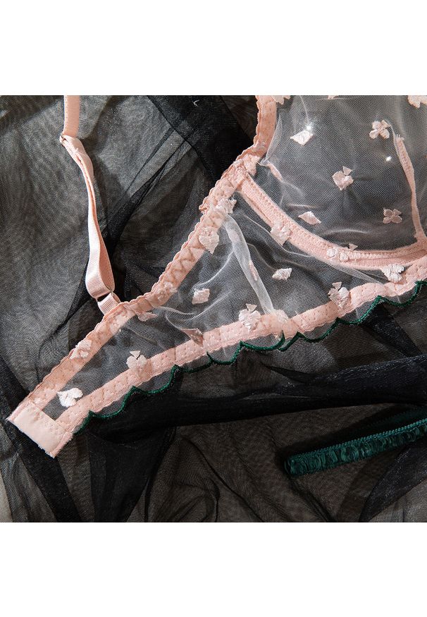 Intica - Bielizna z haftem i siateczką dla podkreślenia kształtów Mojca. Kolor: różowy. Materiał: materiał. Wzór: haft