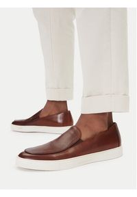 Emporio Armani Mokasyny X4Y007 XF849 00257 Brązowy. Kolor: brązowy. Materiał: skóra, lakier #5