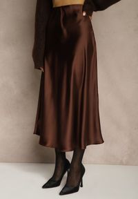 Renee - Brązowa Satynowa Midi Spódnica Rozkloszowana z Gumką w Pasie i Suwakiem Leose. Kolor: brązowy. Materiał: satyna #5