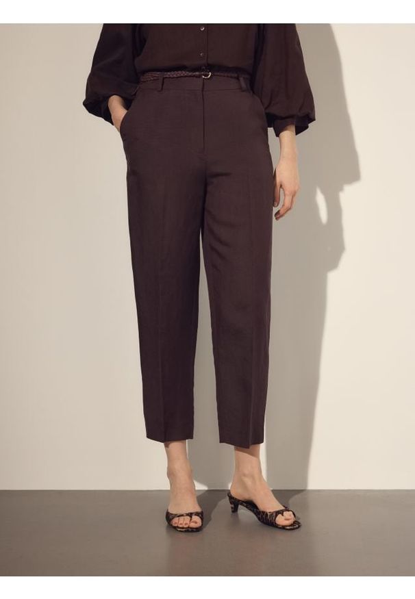 Reserved - Spodnie z lnem i wiskozą - ciemnobrązowy. Kolor: brązowy. Materiał: wiskoza, len