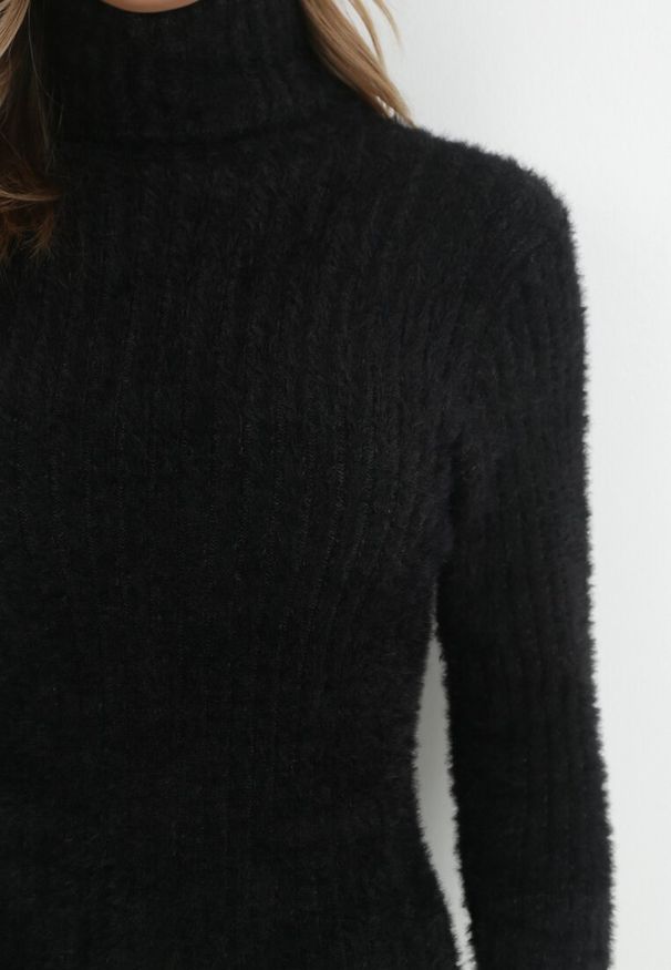 Born2be - Czarna Sukienka Dzianinowa Wełniana Colno. Typ kołnierza: golf. Kolekcja: plus size. Kolor: czarny. Materiał: dzianina, wełna. Długość rękawa: długi rękaw. Typ sukienki: dopasowane. Długość: mini