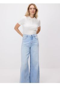 Reserved - T-shirt z kołnierzykiem - złamana biel. Materiał: dzianina, wiskoza #1