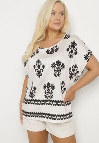Born2be - Czarno-Biała Bluzka z Wiskozy we Wzór w Stylu Boho Lunaseia. Okazja: na co dzień. Kolor: czarny. Materiał: wiskoza. Styl: boho