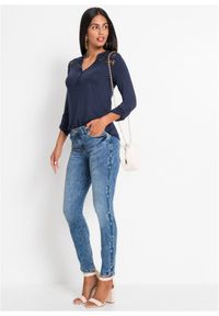 bonprix - Dżinsy SKINNY ze stretchem, mid waist. Kolor: niebieski. Wzór: aplikacja. Styl: elegancki #3