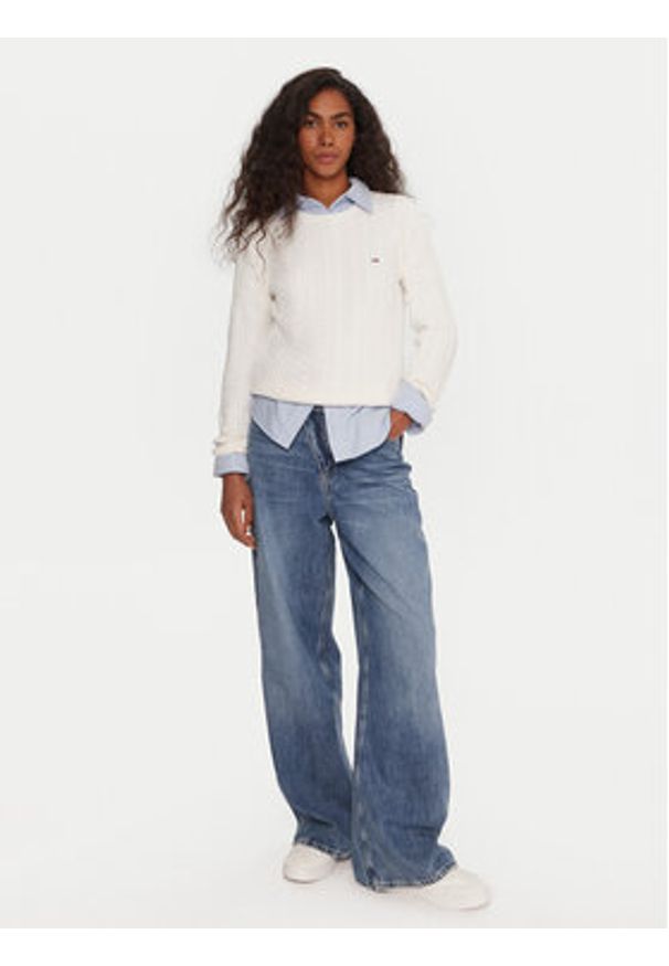 Tommy Jeans Sweter Cable Essential DW0DW22165 Biały Regular Fit. Kolor: biały. Materiał: bawełna